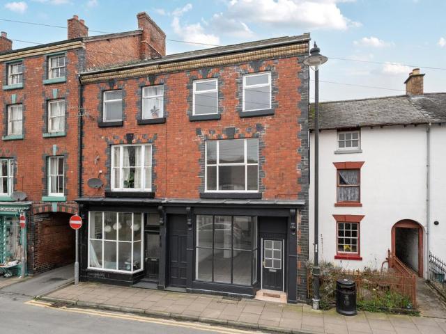 4 bedroom end of terrace house for sale