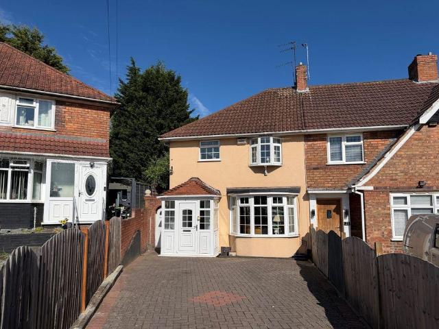 4 bedroom end of terrace house for sale