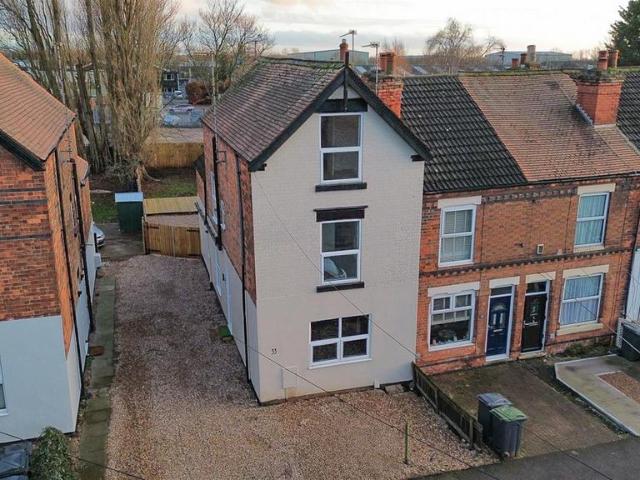 4 bedroom end of terrace house for sale