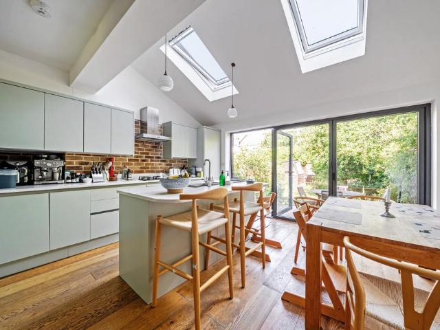 4 bedroom end of terrace house for sale