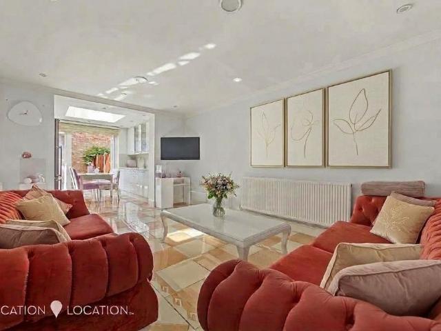 4 bedroom end of terrace house for sale