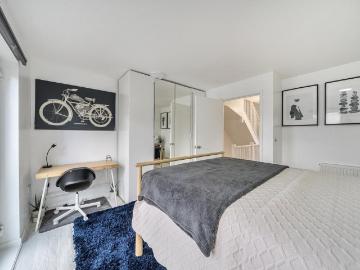 4 bedroom end of terrace house for sale