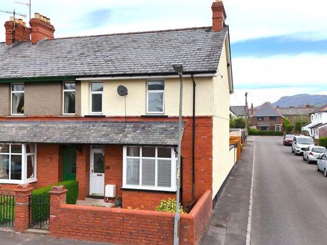 4 bedroom end of terrace house for sale