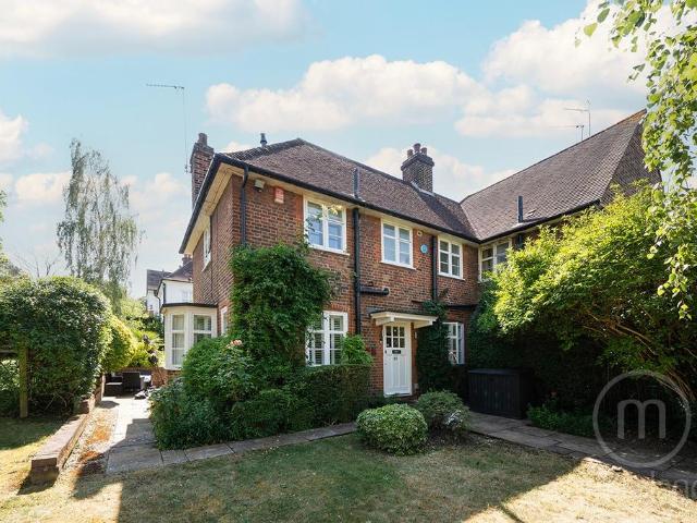 4 bedroom end of terrace house for sale