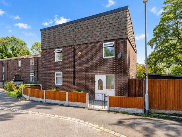 4 bedroom end of terrace house for sale