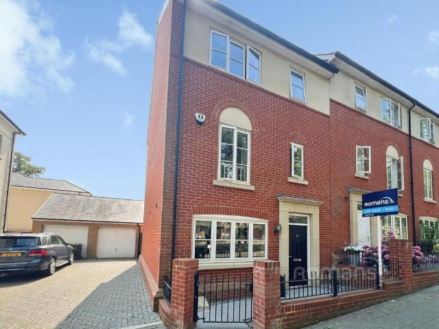 4 bedroom end of terrace house for sale