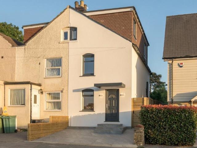 4 bedroom end of terrace house for sale