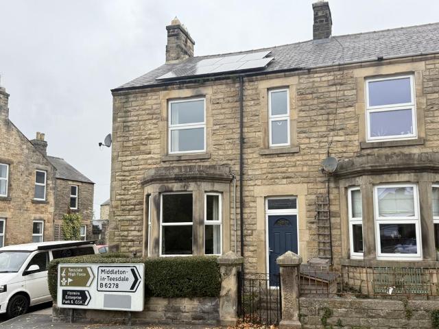 4 bedroom end of terrace house for sale