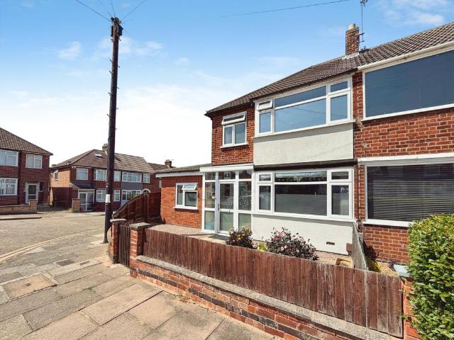 4 bedroom end of terrace house for sale