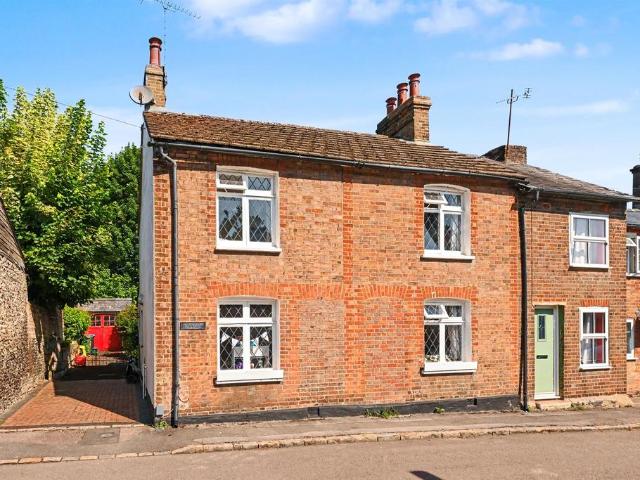 4 bedroom end of terrace house for sale