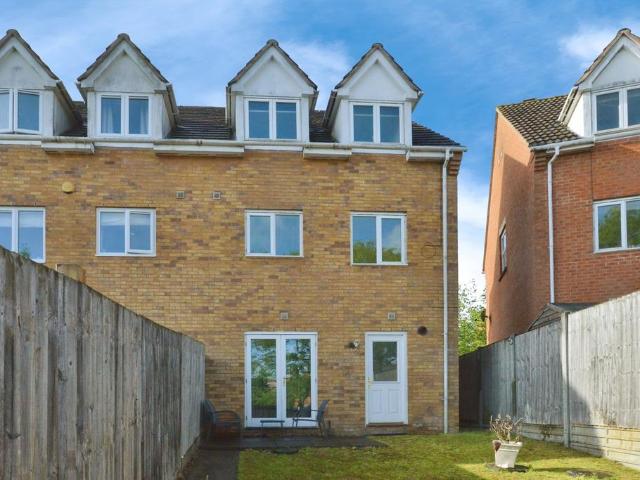 4 bedroom end of terrace house for sale