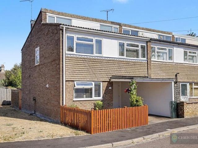 4 bedroom end of terrace house for sale