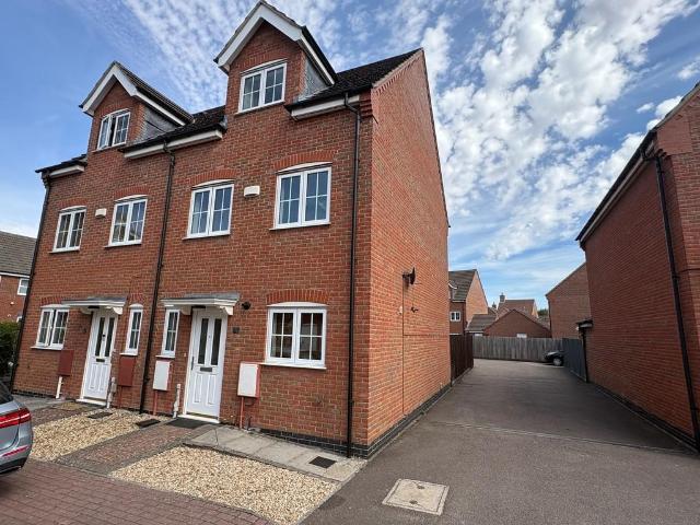4 bedroom end of terrace house for sale