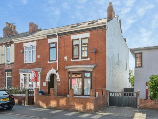 4 bedroom end of terrace house for sale