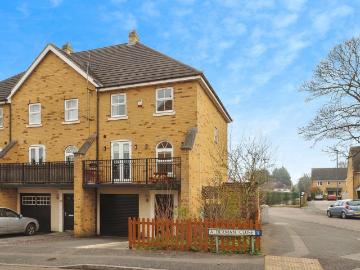 4 bedroom end of terrace house for sale