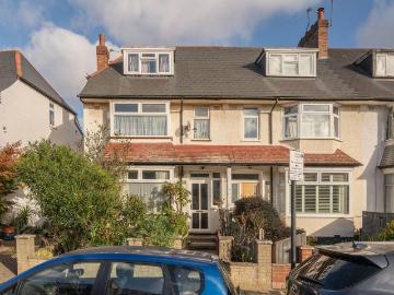 4 bedroom end of terrace house for sale