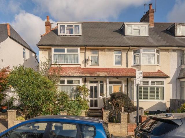 4 bedroom end of terrace house for sale