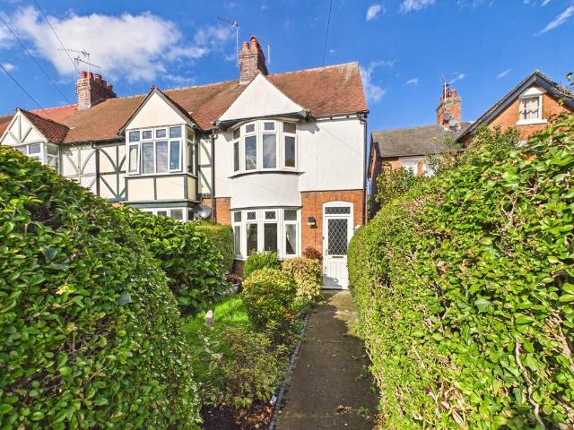 4 bedroom end of terrace house for sale