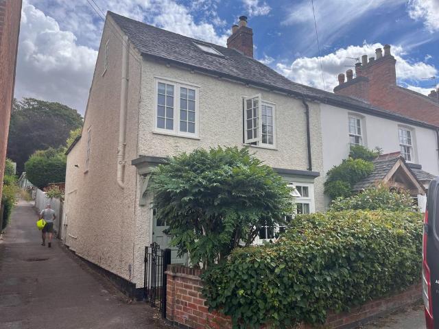 4 bedroom end of terrace house for sale