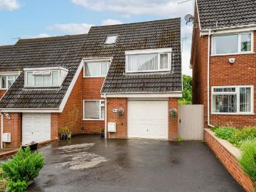 4 bedroom end of terrace house for sale