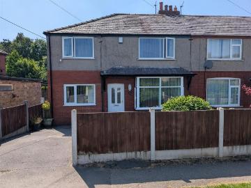 4 bedroom end of terrace house for sale