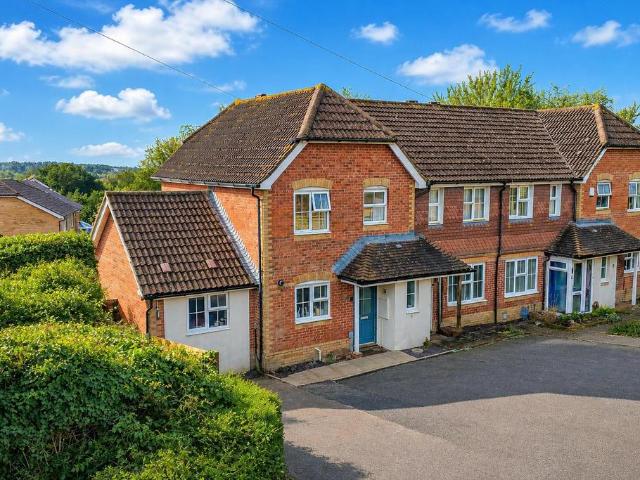 4 bedroom end of terrace house for sale