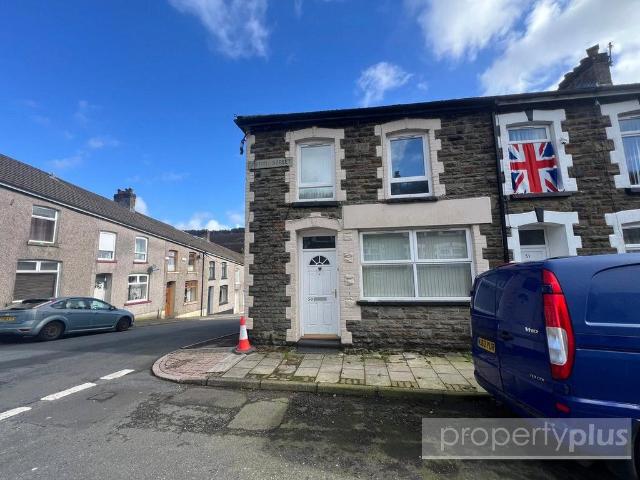 4 bedroom end of terrace house for sale
