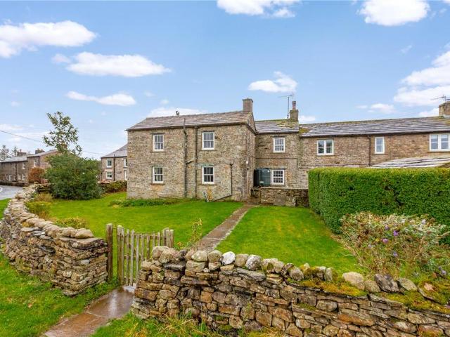 4 bedroom end of terrace house for sale
