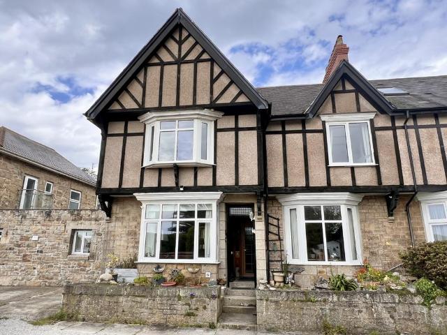 4 bedroom end of terrace house for sale