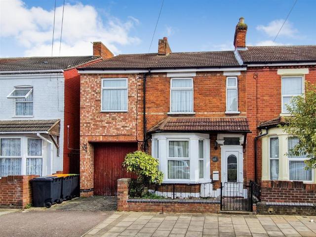 4 bedroom end of terrace house for sale