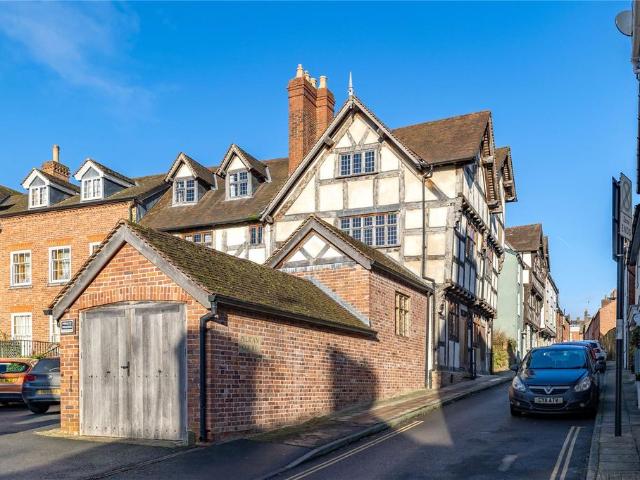 4 bedroom end of terrace house for sale