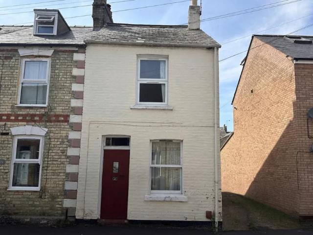 4 bedroom end of terrace house for sale
