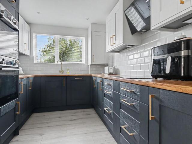 4 bedroom end of terrace house for sale