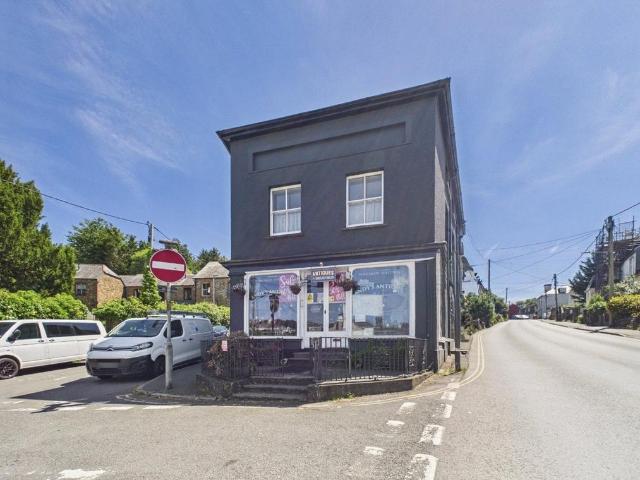4 bedroom end of terrace house for sale