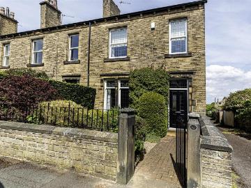 4 bedroom end of terrace house for sale