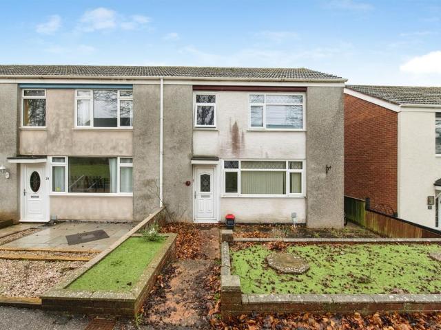 4 bedroom end of terrace house for sale