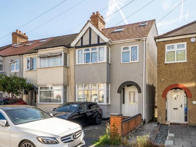 4 bedroom end of terrace house for sale