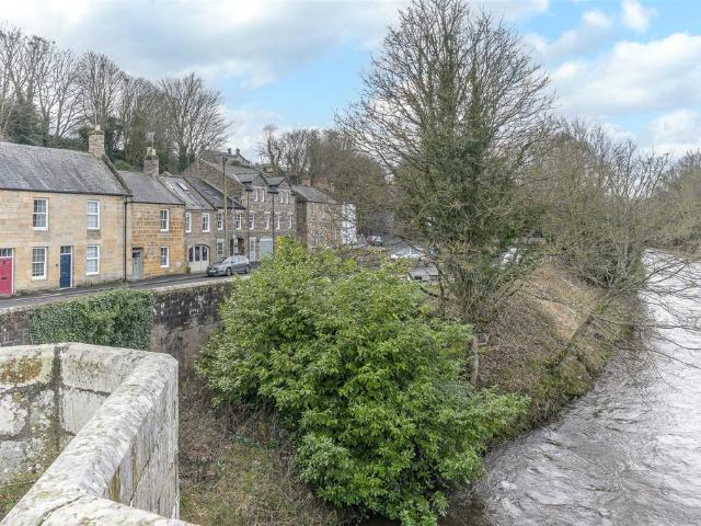 4 bedroom end of terrace house for sale