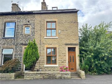 4 bedroom end of terrace house for sale