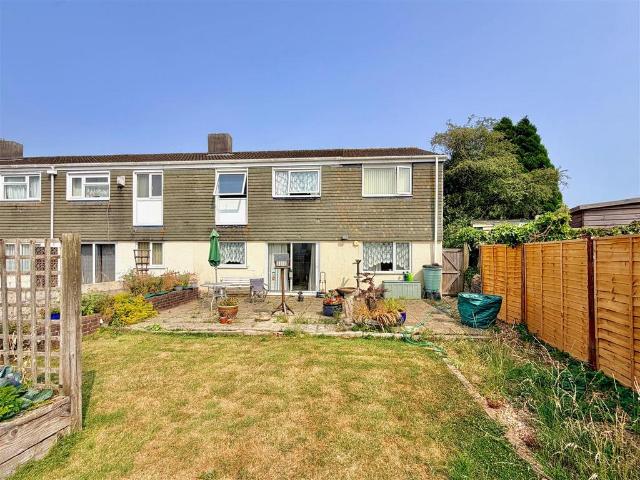 4 bedroom end of terrace house for sale