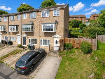 4 bedroom end of terrace house for sale