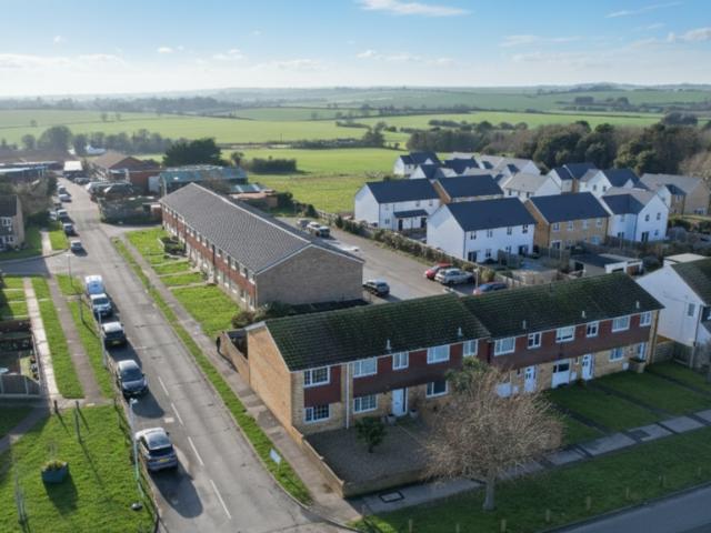 4 bedroom end of terrace house for sale