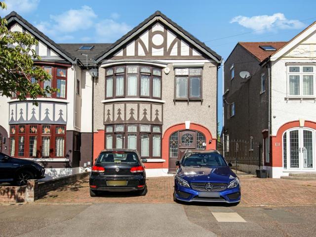 4 bedroom end of terrace house for sale