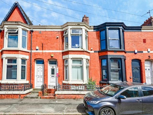 4 bedroom end of terrace house for sale
