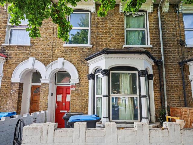 4 bedroom end of terrace house for sale