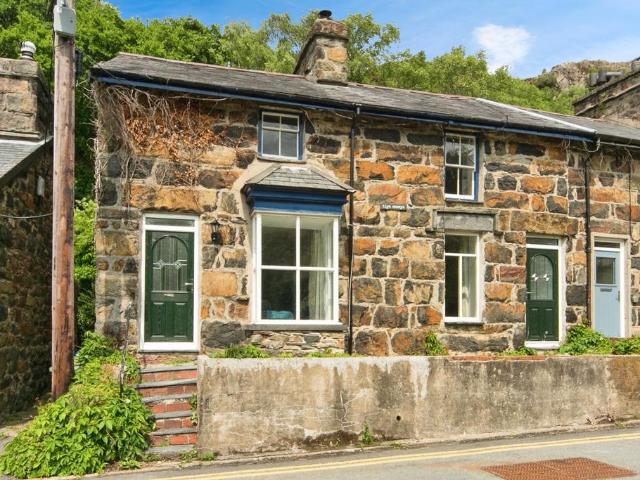 4 bedroom end of terrace house for sale