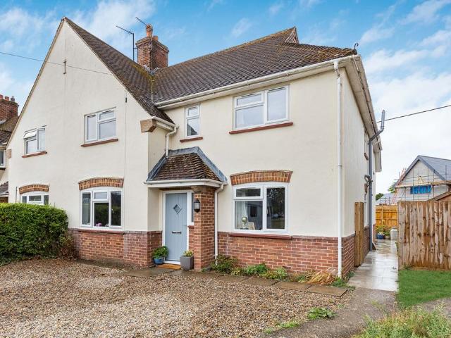 4 bedroom end of terrace house for sale