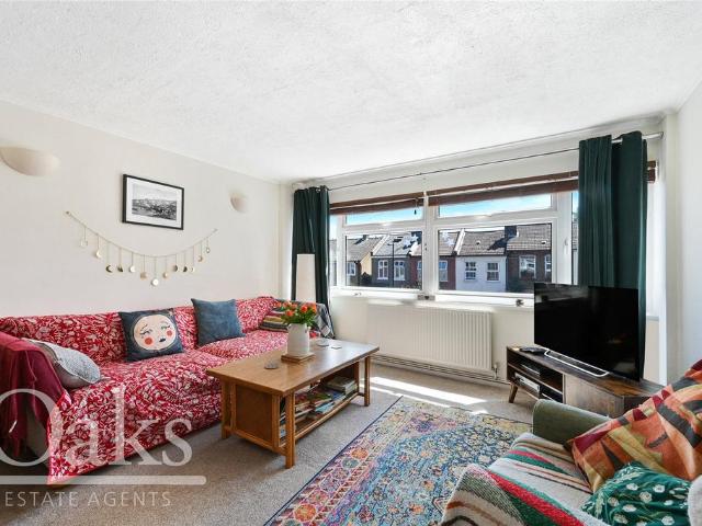 4 bedroom end of terrace house for sale