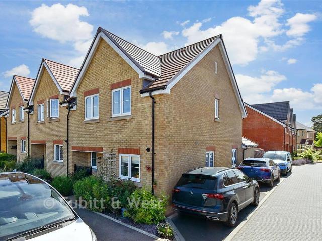 4 bedroom end of terrace house for sale