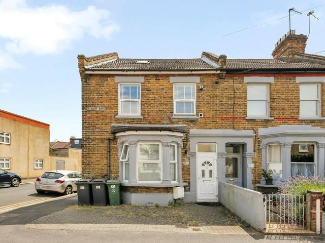 4 bedroom end of terrace house for sale